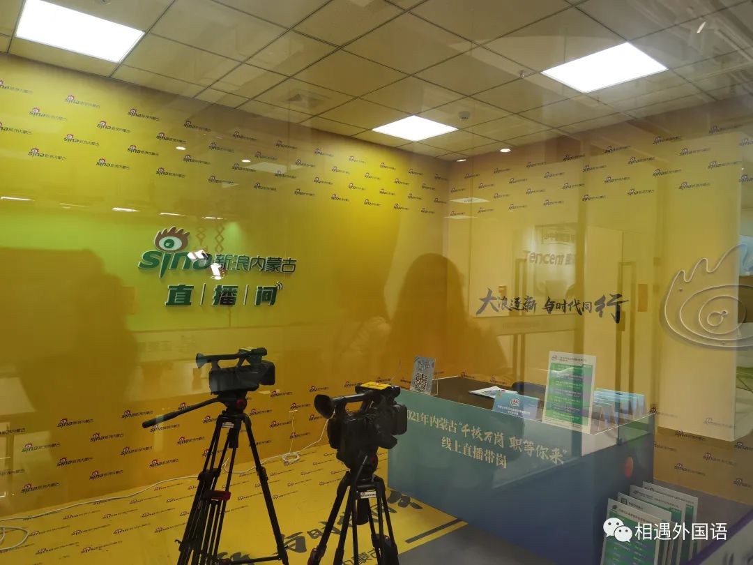 房间里的摆设布局中度可信度描述已自动生成